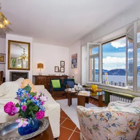Lejlighed Fiumelatte Sleeps 4 *