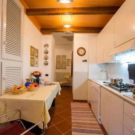 Fiumelatte Sleeps 4 ורנה